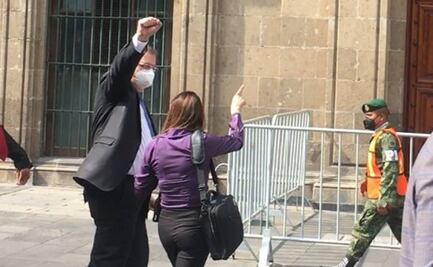 Llegan funcionarios e invitados a Palacio Nacional para escuchar informe de AMLO 