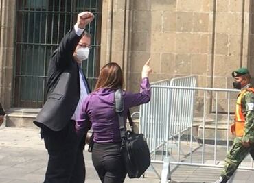 Llegan funcionarios e invitados a Palacio Nacional para escuchar informe de AMLO