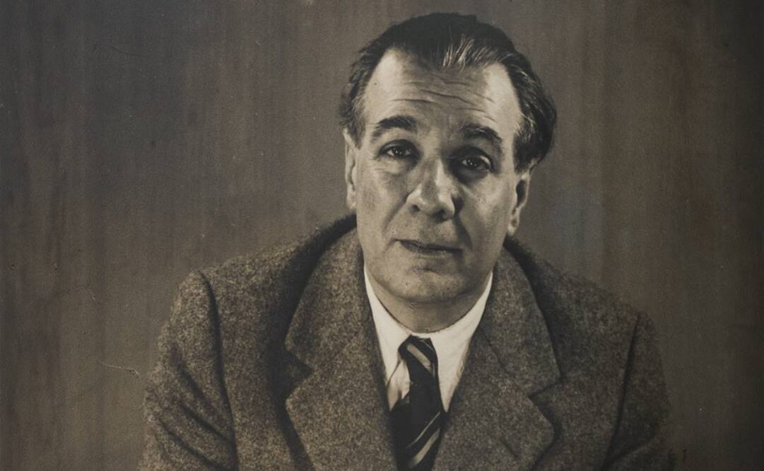 "Los manuscritos, con esa letra tan particular (de Borges), tienen en sí una lógica intrínseca que se puede descubrir en las vitrinas" de la sala, detallaron los organizadores. FOTO: Archivo/EFE.