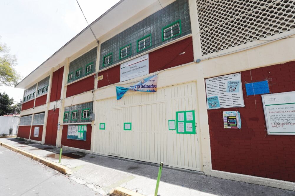 Luis Fernando Domínguez Martín del Campo, director general del Instituto Nacional de la Infraestructura Física Educativa (Inifed), prometió que a más tardar en octubre, arrancarían clases los centros educativos pendientes. Foto: IRVIN OLIVARES. 