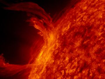 El Sol produce dos pequeñas explosiones más grandes que la Tierra