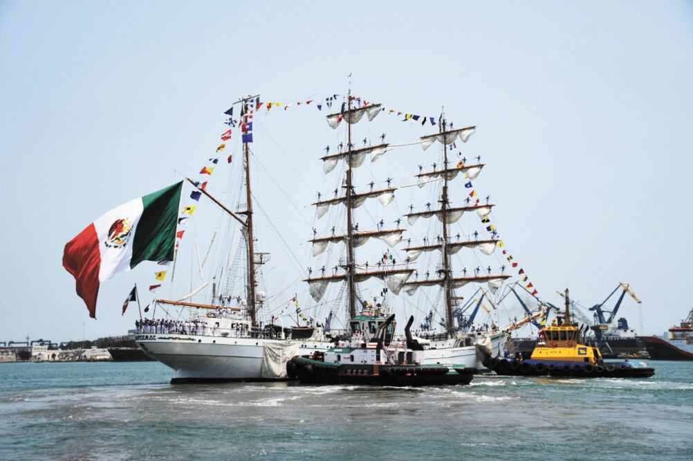 El Embajador y Caballero de los Mares zarpó del puerto de Veracruz con 84 cadetes de la Heroica Escuela Naval Militar y 11 oficiales de países amigos a bordo, así como ocho capitanes, 39 oficiales y 117 clases y marinería de tripulación /PATRICIA MORALES