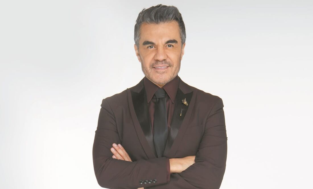 “Omar (Chaparro) no pudo por su agenda, me dijo: si yo no lo puedo hacer, qué mejor que lo hagas tú”, dijo Adrián Uribe. Foto: Televisa