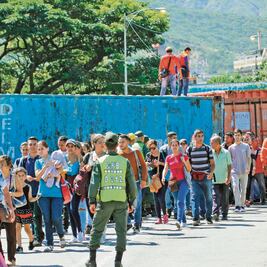Miles de venezolanos cruzan hacia suelo colombiano