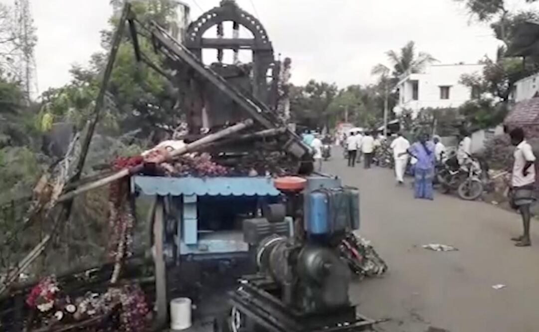 Camión decorado después de una descarga eléctrica accidental que dejó 11 muertos en Tamil Nadu, India. Foto: AP