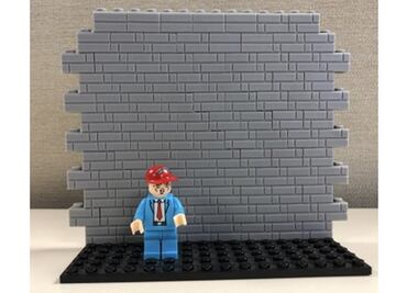 Lanzan juguete para que niños “construyan” el muro de Trump