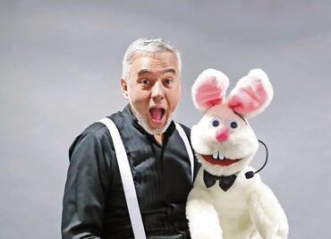 Frank y el conejo Blas hacen magia con los niños