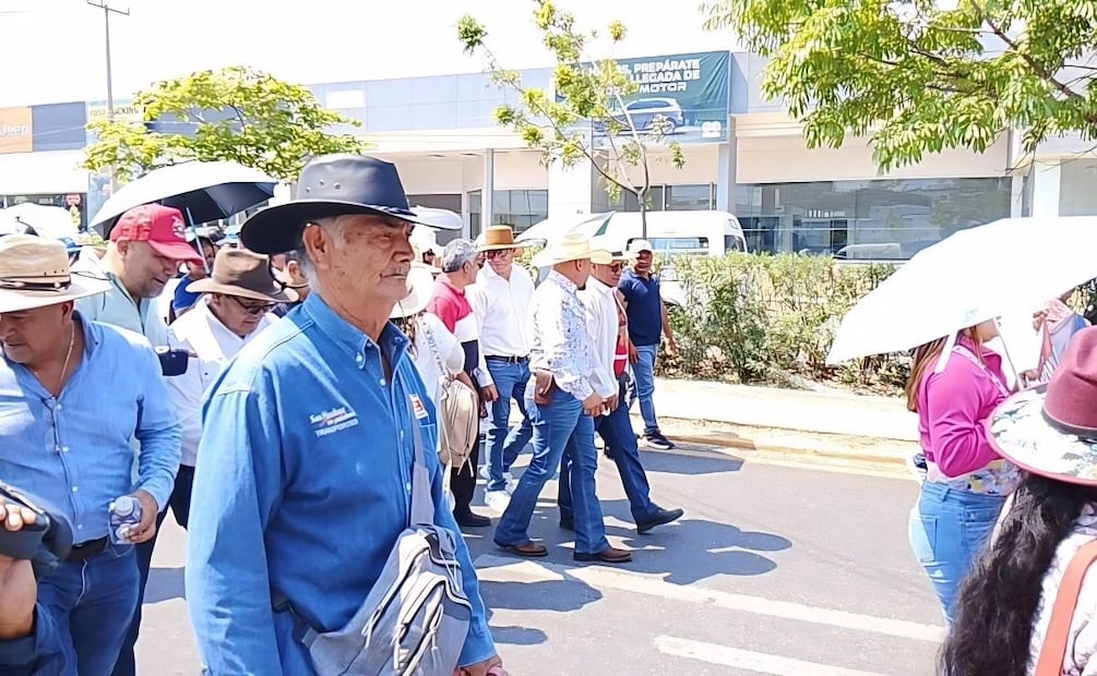 Estudiantes normalistas y maestros de la CNTE-SNTE se manifestaron en Chiapas.| Foto: Especial.