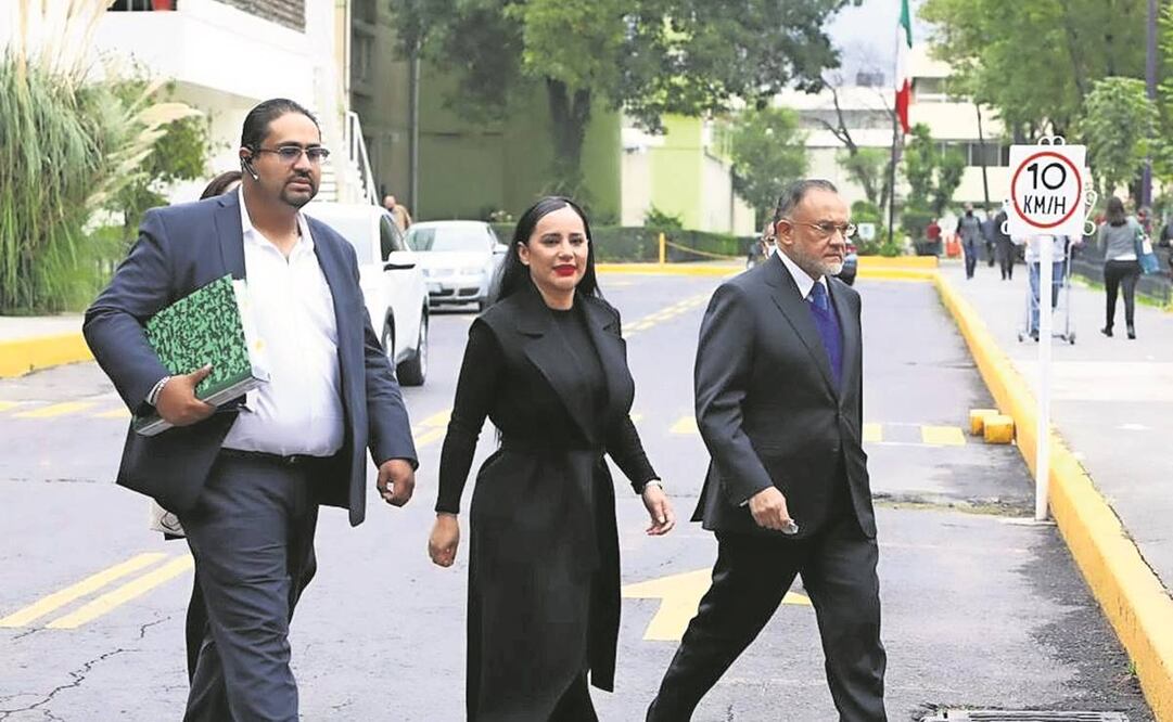 Sandra Cuevas al salir del Reclusorio Norte, donde el juez de la Unidad de Gestión Judicial 8 extinguió la acción penal contra la edil. Foto: Especial