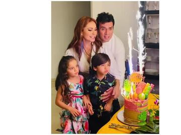 Jorge Salinas y sus mellizos celebran en familia a Elizabeth Álvarez