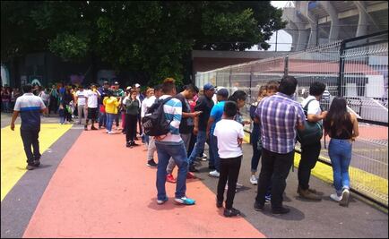 Largas filas en taquillas del Azteca para el regreso de Cruz Azul