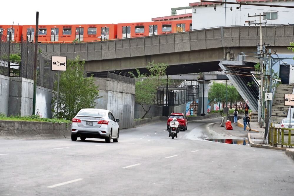 En el tramo elevado de la Línea 9 se efectuaron siete sondeos geotérmicos y se colocaron 72 tensores y 22 puntales, de acuerdo con información de Obras y del Metro. Foto: Archivo El Universal