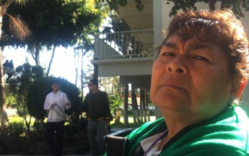 Doña Catita comparte con su nieto casa... y escuela 