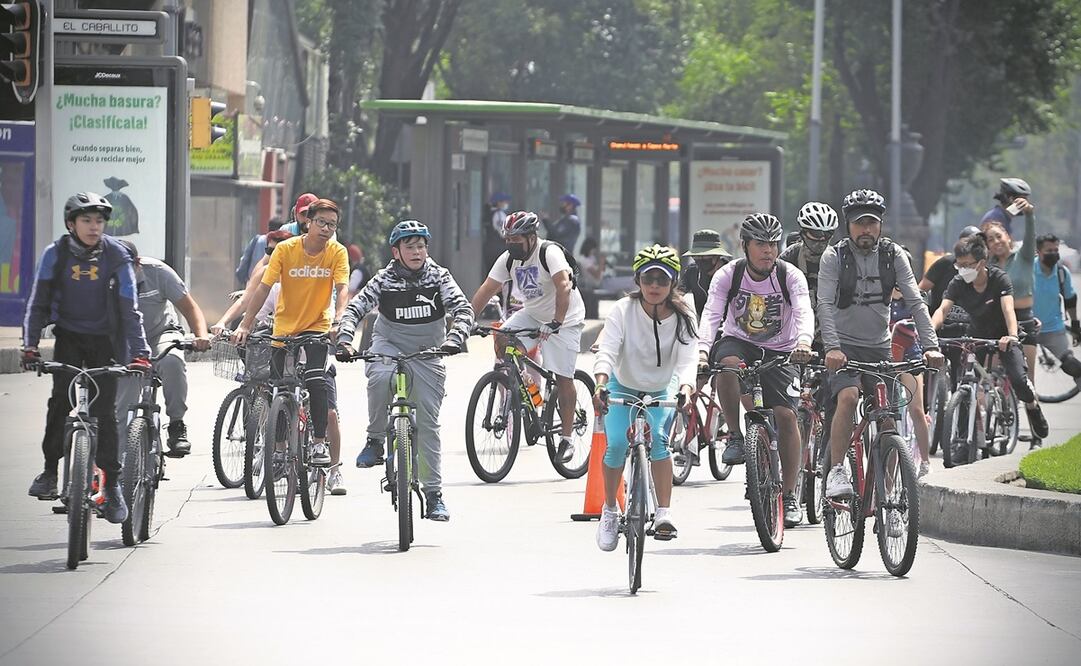Por el Día Mundial de la Bicicleta, el Paseo Dominical Muévete en Bici llegará en esta ocasión hasta el Zócalo, informaron autoridades.  Foto: Berenice Fregoso/ EL UNIVERSAL 