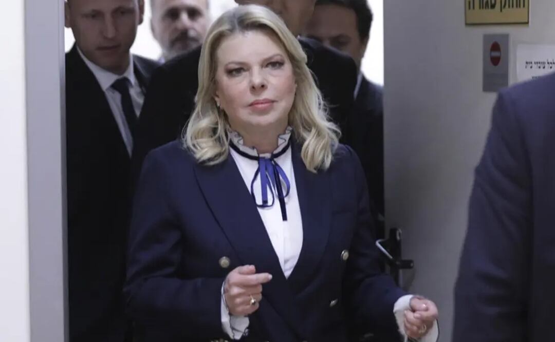 En esta imagen de archivo, Sara Netanyahu, esposa del primer ministro de Israel, Benjamin Netanyahu, acude a una vista judicial en Rishon LeZion, Israel. Foto: AP