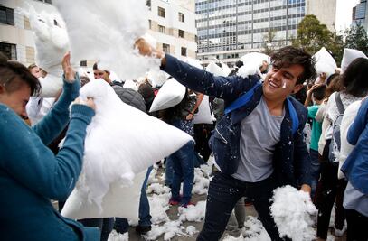 Jóvenes colombianos hacen "guerra" a favor de la paz
