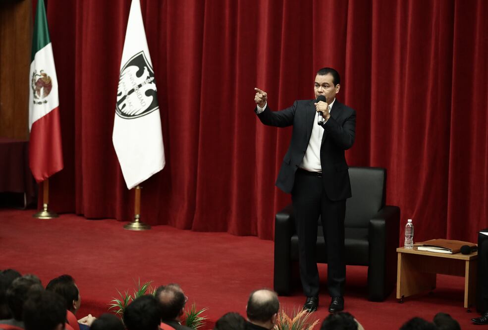 Juan Zepeda durante una reunion con estudiantes y autoridades de la Univerisdad Anáhuac en Huixquilucan. (Foto: Alejandro Acosta. EL UNIVERSAL)