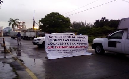 Protestan por falta de pagos en refinería de Veracruz