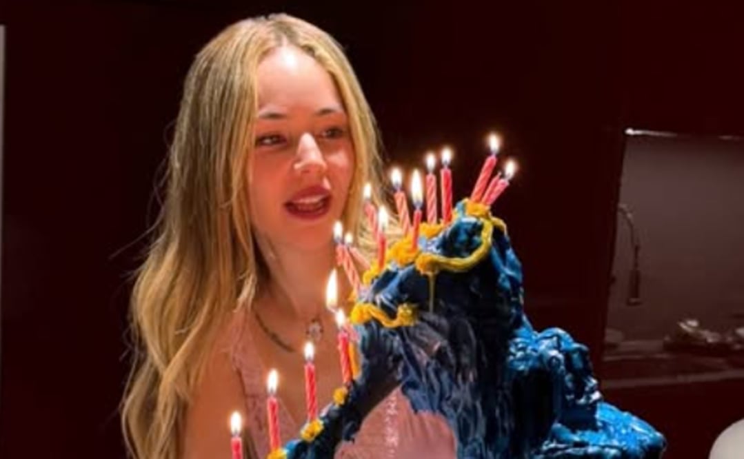 Camila Sodi celebra con un pastel igual al que le hicieron a Aurora en "La bella durmiente".
