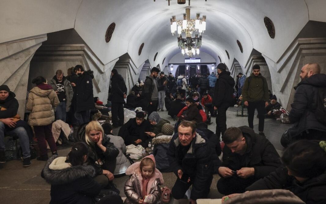 "Levantaremos las sanciones a ciudadanos que estén listos para defender nuestro estado con armas en sus manos", dijo el presidente de Ucrania Foto: EFE