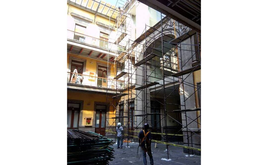 Compartieron fotos de personal trabajando y colocando andamios en Palacio del Marqués del Apartado, donde aún se alberga el Archivo Técnico. FOTO: Facebook.