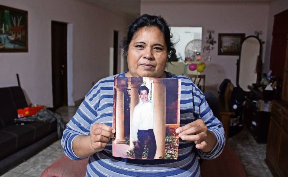María de Lourdes Aguilar tenía 28 años cuando murió su esposo en la mina; ambos procrearon un hijo. Foto: Francisco Rodríguez / EL UNIVERSAL
