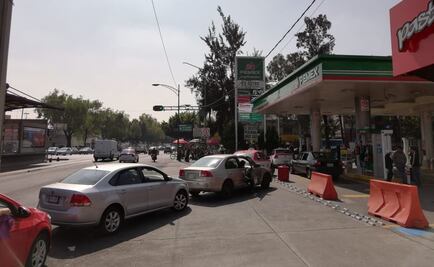 Conductores esperan más de 3 horas a pipa en gasolinera de la CDMX