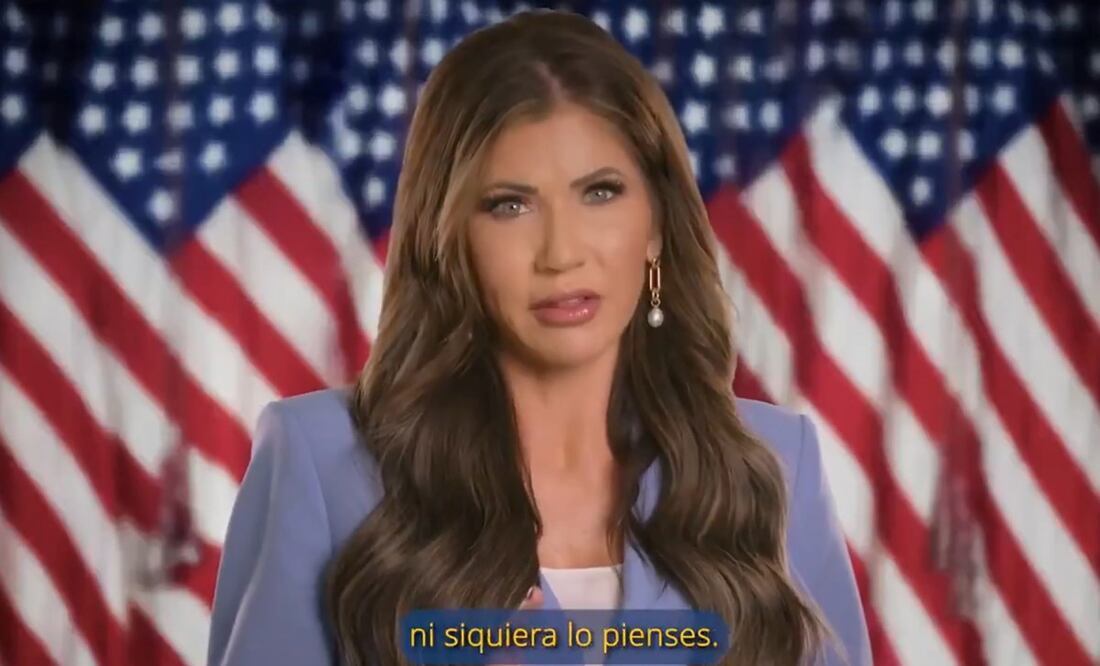 "Si estás considerando entrar ilegalmente a EU, ni siquiera lo pienses", dice Kristi Noem en el spot antimigración del gobierno de Trump. Foto: Captura