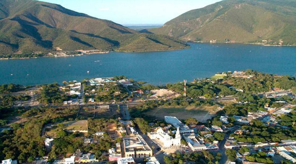 Santiago se ha consolidado como el municipio más bonito de Nuevo León, según la inteligencia artificial. Fuente: Freepik.