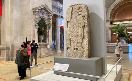 Dos reyes mayas son los nuevos custodios de la entrada del MET de NY