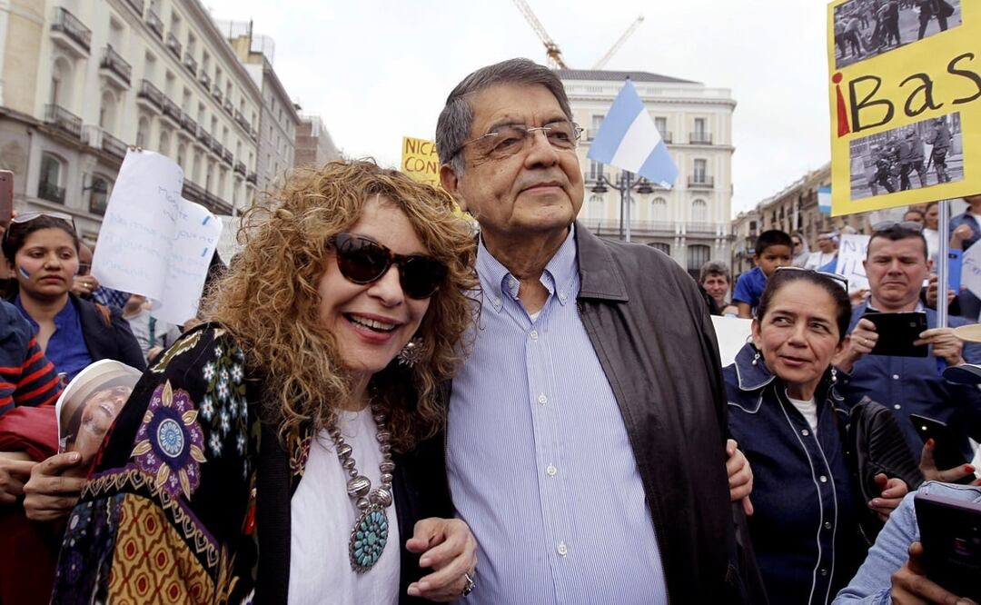 Los escritores Gioconda Belli y Sergio Ramírez han recibido múltiples galardones fuera de su país. Foto: EFE