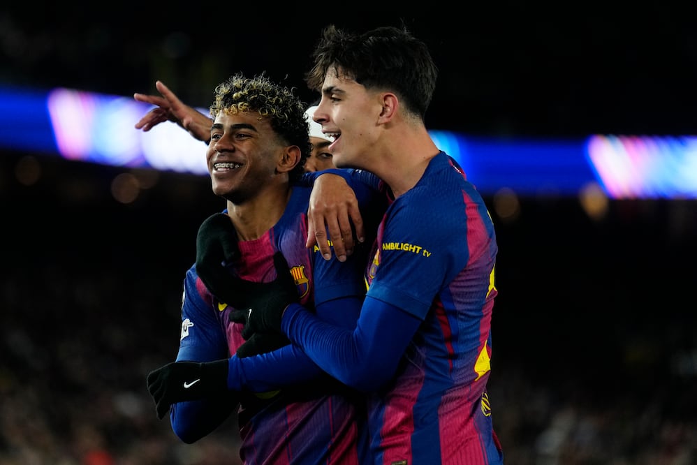 Barcelona en festejo de gol, durante el último partido de la fase regular de la Champions League - Foto: EFE