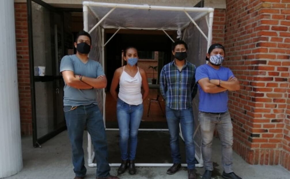 Presentan estudiantes de Morelos prototipo de cámara sanitizante
