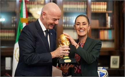 Claudia Sheinbaum recibe la Copa del Mundo en manos de Gianni Infantino; el presidente de la FIFA visitó Palacio Nacional