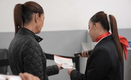 Sheinbaum aborda vuelo comercial en el AICM rumbo a Canadá para asistir al G7; se reunirá por primera vez con Donald Trump