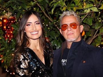 La novia de Alejandro Sanz conquistó la red con elegante minivestido