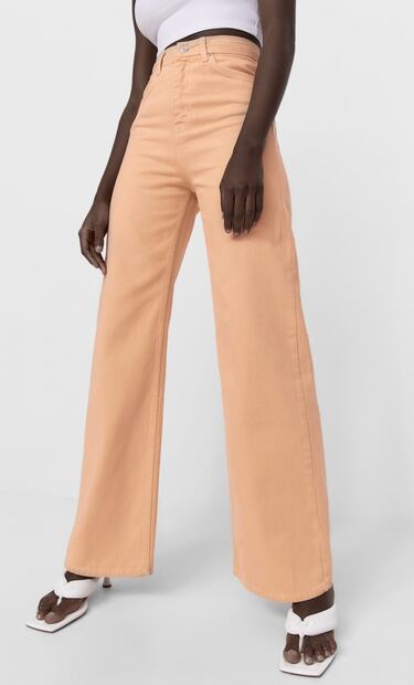 Los pantalones acampanados que debes tener esta temporada