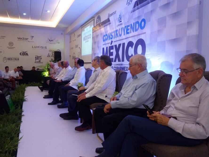 Empresarios y ex líderes de Coparmex pidieron acabar con las políticas económicas erróneas que, consideran, están poniendo en riesgo al país. FOTO: Especial