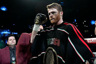 Canelo bajó del ring como campeón y más millonario