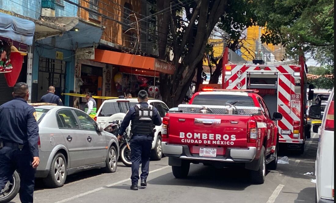 Bomberos se movilizaron a una vivienda de la colonia Portales por un flamazo que dejó cinco lesionado en la alcaldía Benito Juárez, el 12 de septiembre de 2025. Foto: Juan Carlos Williams/EL UNIVERSAL