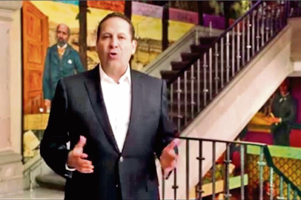 En uno de los spots que presenta en su página de Facebook, el gobernador Eruviel Ávila destaca que presentó su declaración “3 de 3” (TOMADA DE FACEBOOK)