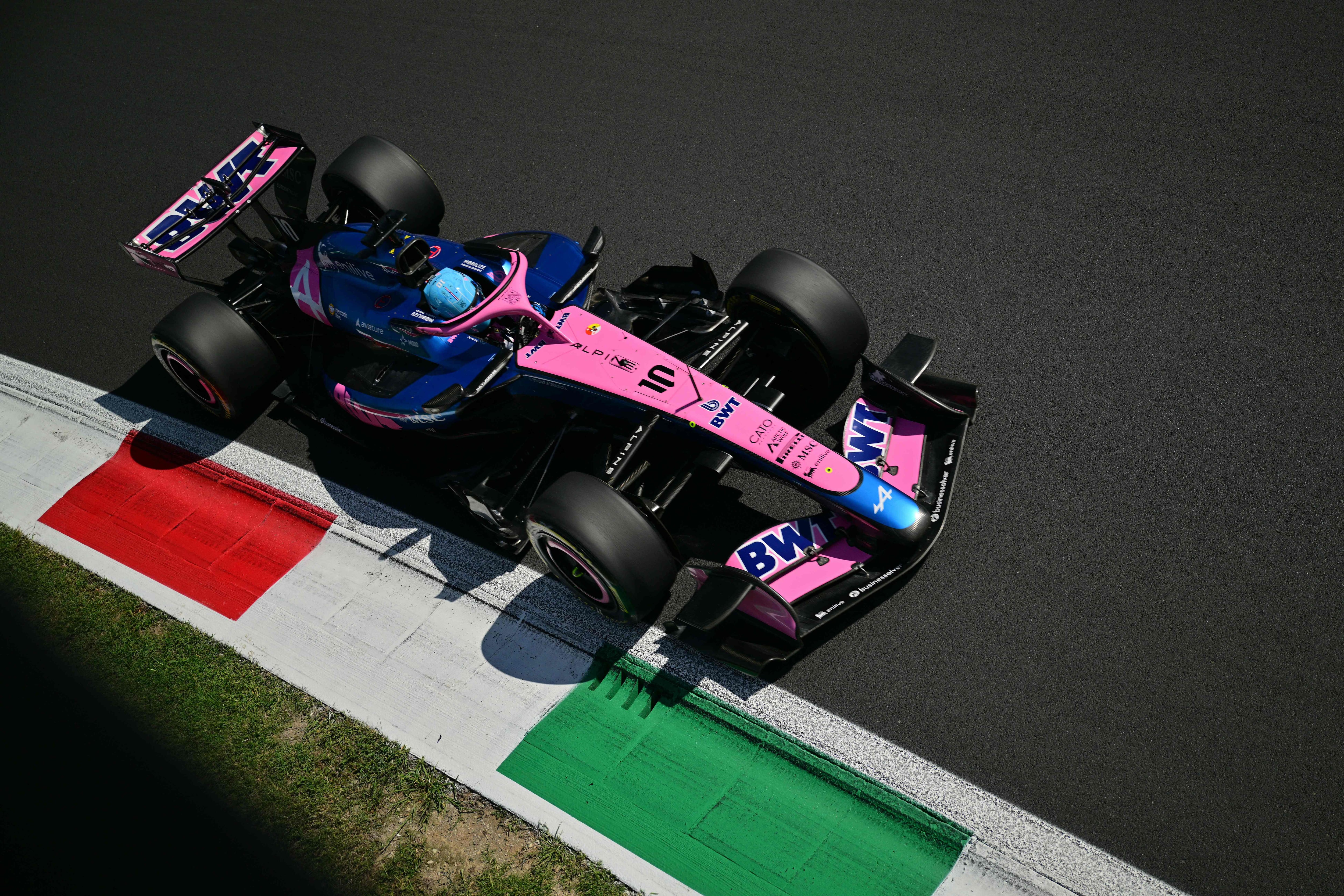 Gasly sorprende con su primera pole en Monza; Checo queda rezagado