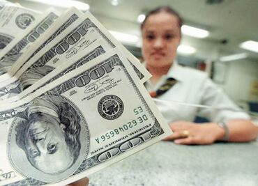 Dólar abre al alza, se vende hasta en 19.34 pesos en bancos