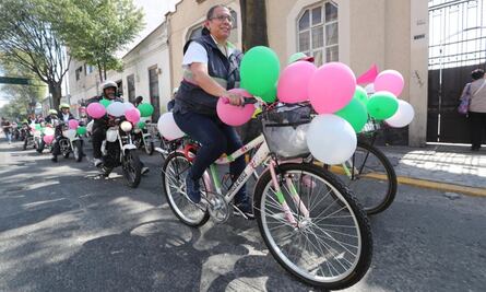“Ya nadie escribe en papel cartas de amor o de odio”; carteros celebran en Toluca su profesión 