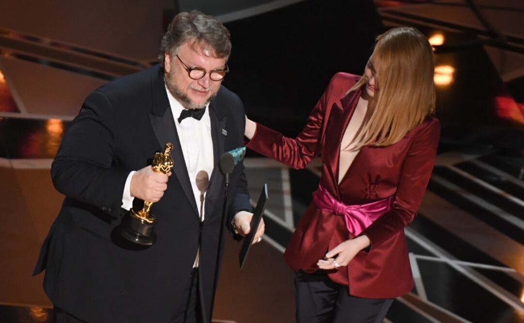 Guillermo del Toro se alzó con el premio Oscar de Mejor Dirección FOTO: AFP