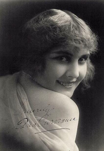 Edna Purviance, la compañera de Chaplin antes de que fuera famoso