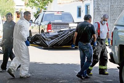 Localizan 6 cuerpos más en fosa clandestina; van 10