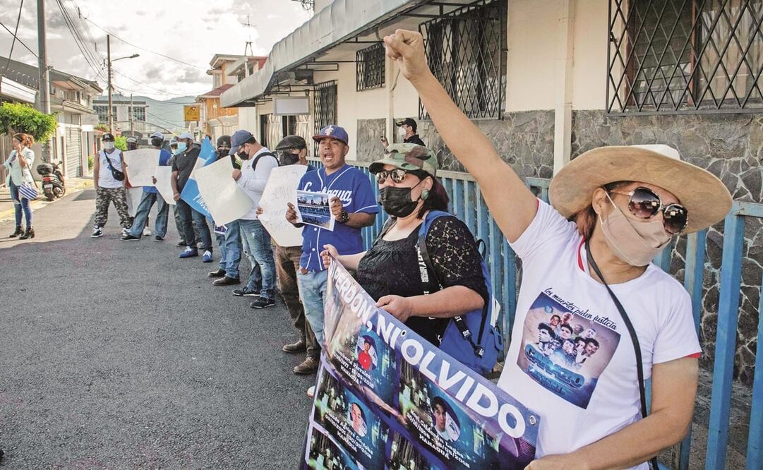 Nicaragüenses exiliados en Costa Rica protestan contra los resultados de las presidenciales en las que ganó Daniel Ortega. Foto: Ezequiel Becerra. AFP