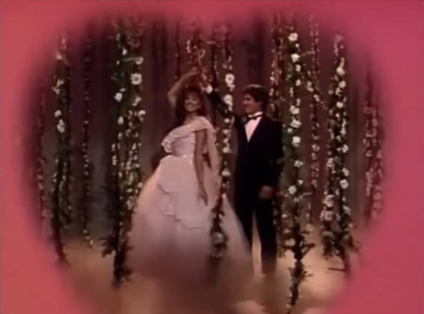 Ernesto Laguardia vuelve a bailar "Quinceañera", pero ahora con su hija