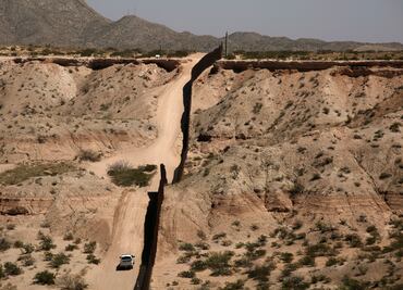 Fallece niño migrante tras ser rescatado con su familia en el desierto de Arizona